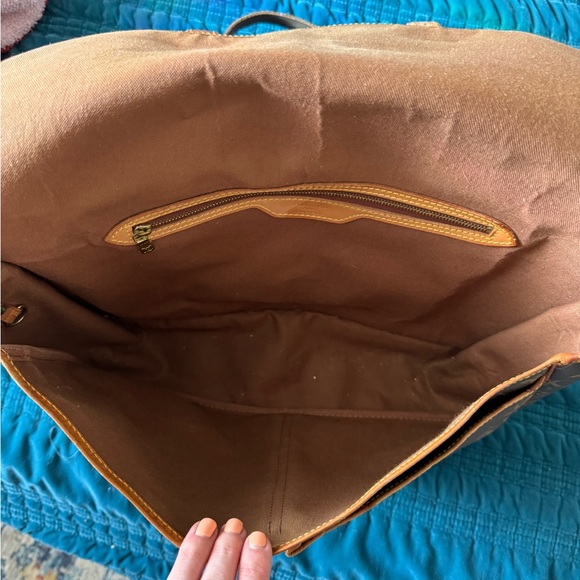 Authentic Louis Vuitton - Picture 8 of 11